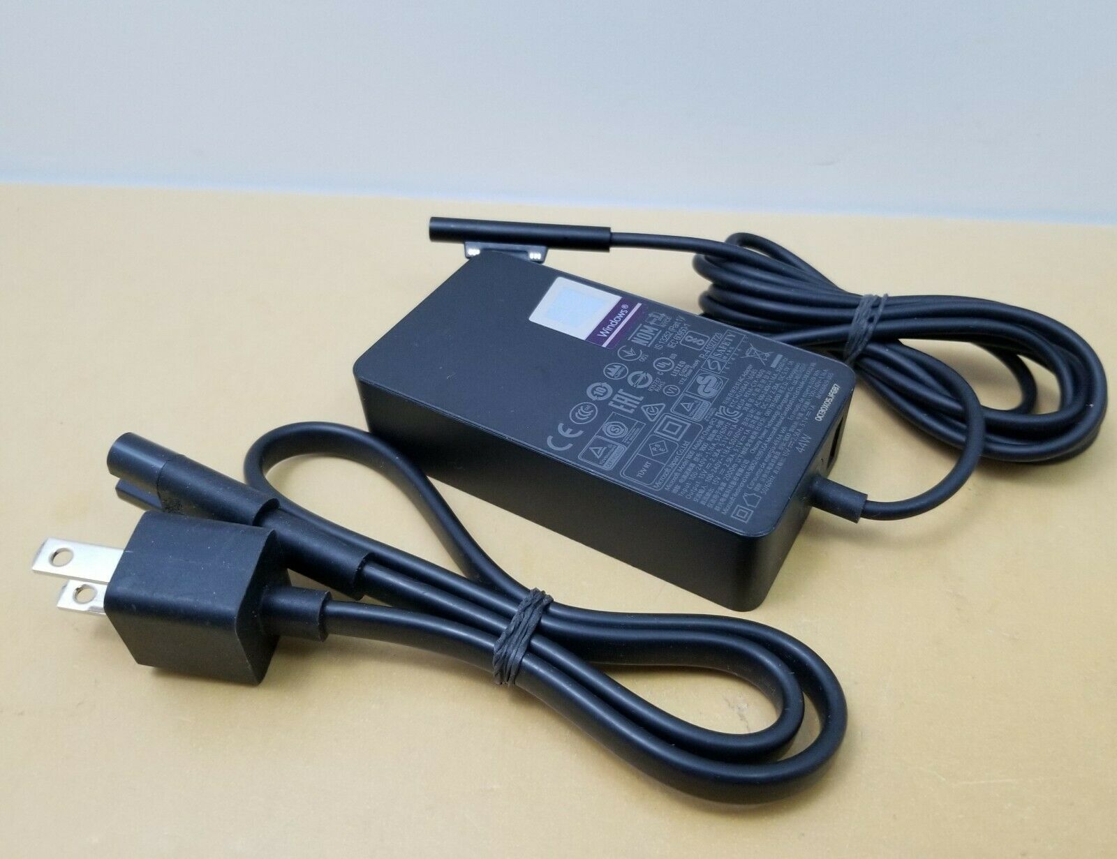 Netzteil Ladegerät Für Microsoft Surface Pro 3/4 – 12V 2.58A, 36W, Mit USB-Anschluss